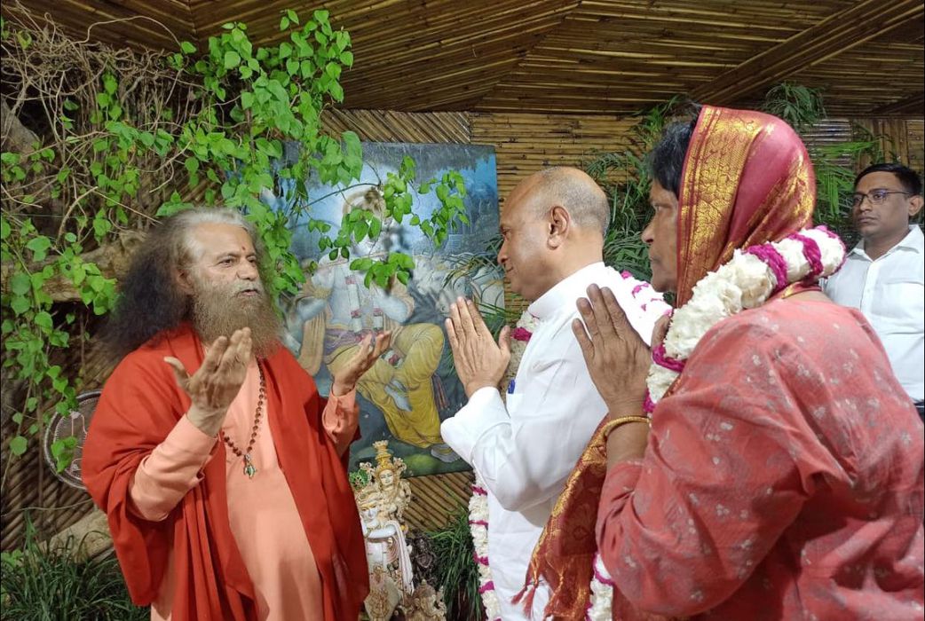 -आज केंद्रीय इस्पात मंत्री श्री आरसीपी सिंह ने परमार्थ निकेतन के प्रमुख आध्यात्मिक गुरु परम पूज्य स्
