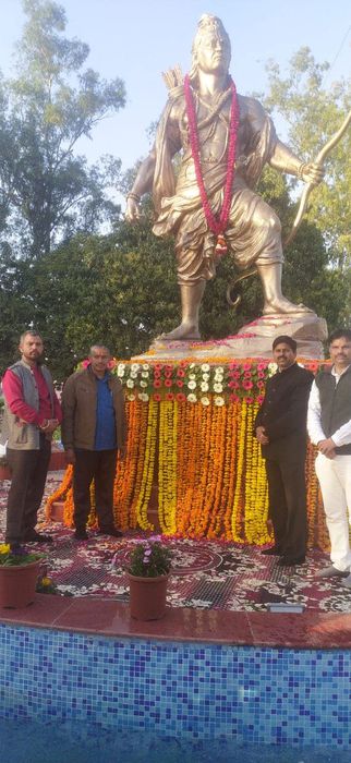 -आज उत्तर प्रदेश के यशस्वी मुख्यमंत्री मा योगी जी और रक्षा मंत्री आदरणीय राजनाथ सिंह जी के द्वारा लख