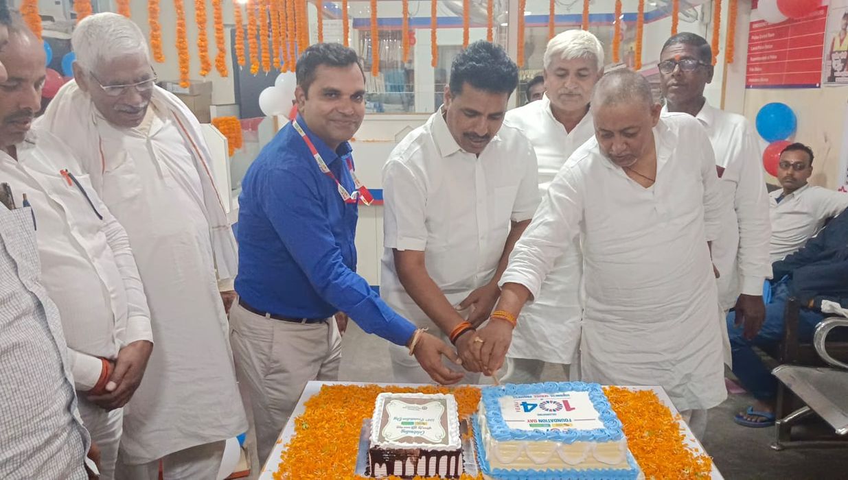 -आज पंडित दीनदयाल उपाध्याय नगर विधानसभा क्षेत्र के बबुरी स्थित यूनियन बैंक ऑफ इंडिया की शाखा में बड़े