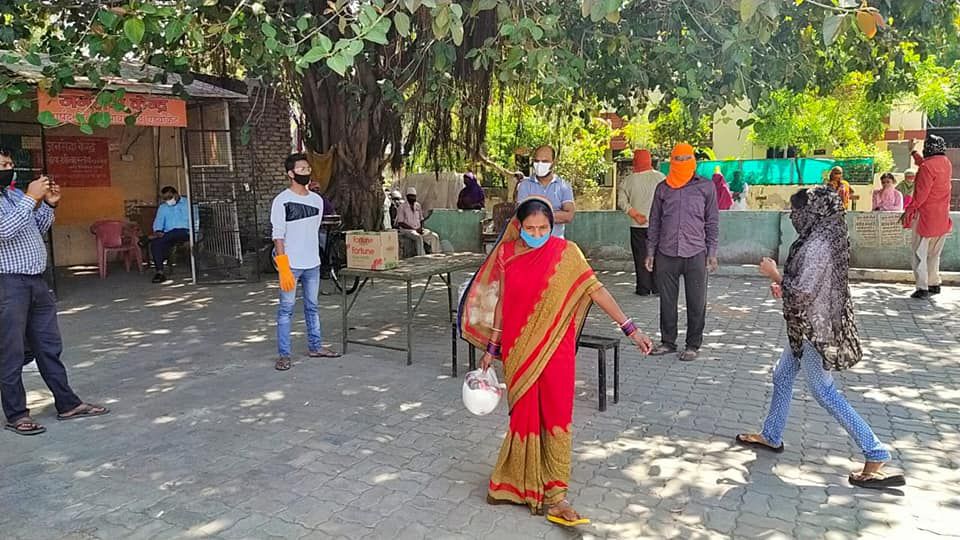 -भाजपा प्रवक्ता व पार्षद दिलीप श्रीवास्तव (मैथिलीशरण गुप्त वार्ड, लखनऊ) के द्वारा कोरोना काल में असह