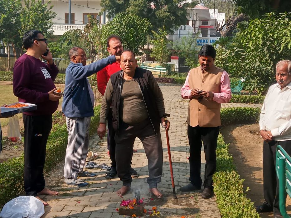 -लखनऊ पूर्व विधानसभा के अंतर्गत मैथिलीशरण गुप्त वार्ड में इंदिरानगर के ए ब्लॉक के सामने पार्क का जीर