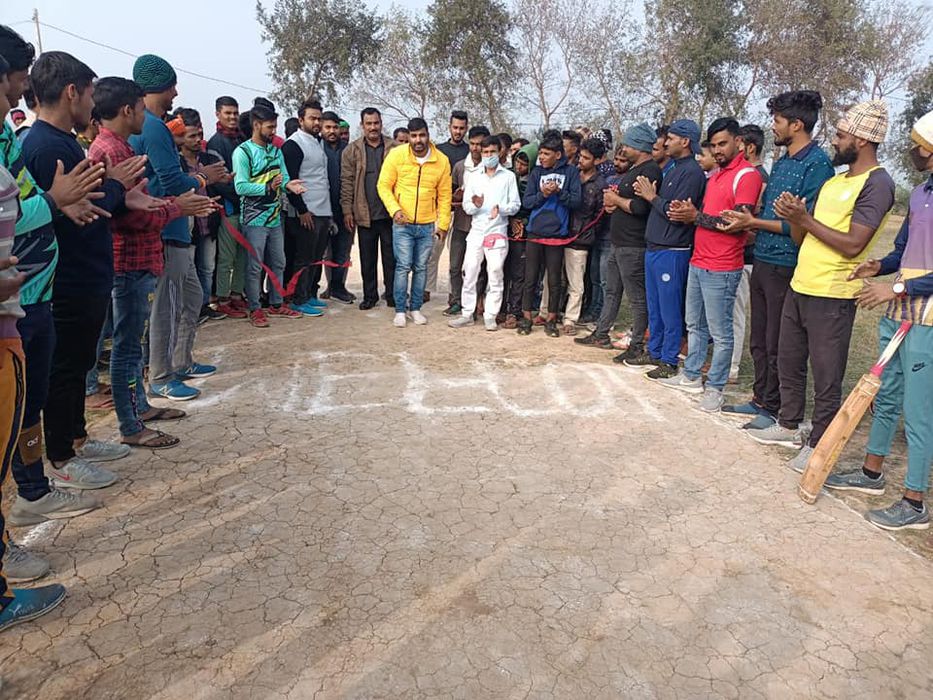 -मोकारी गांव में आयोजित क्रिकेट टूर्नामेंट में रविवार को खिलाड़ियों का उत्साह व मनोबल बढ़ाने के लिए क