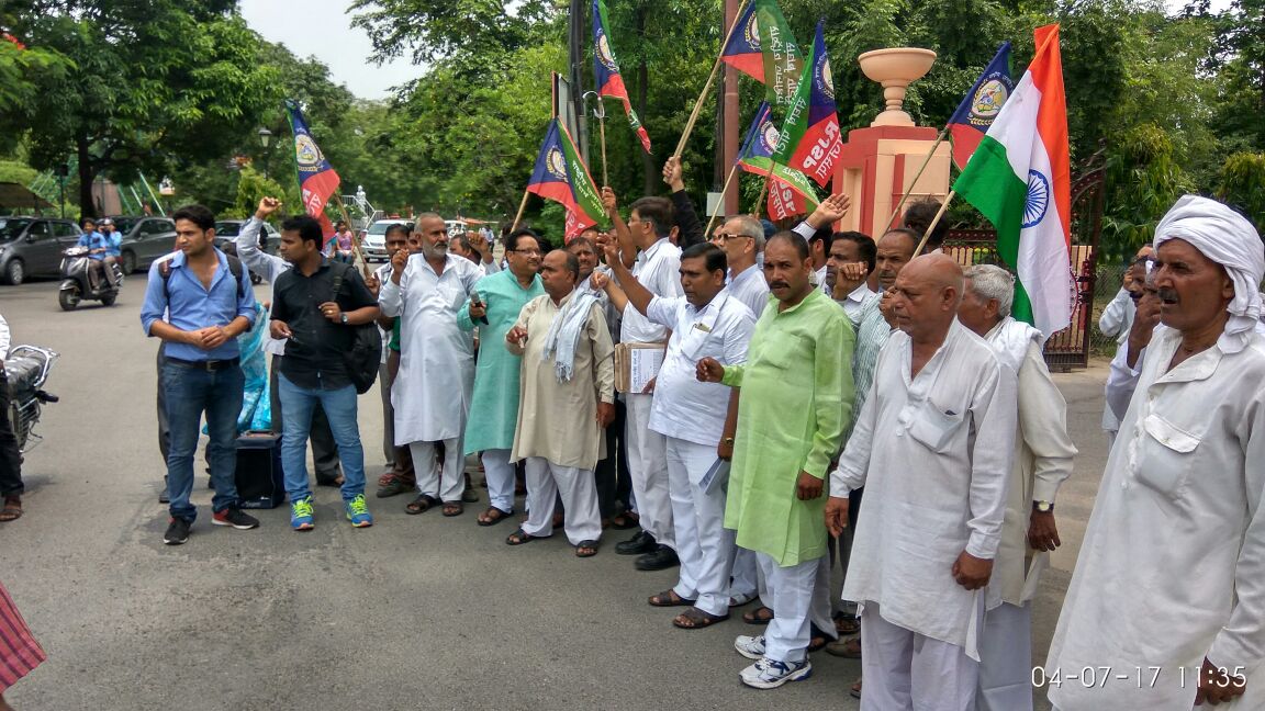 -सहारनपुर में दलित समाज के साथ हुई घटनाओं को लेकर राष्ट्रीय जनहित संघर्ष पार्टी ने दलित समाज को पूर्