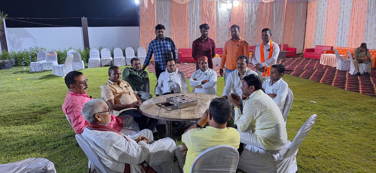 -सकलड़ीहा विधानसभा क्षेत्र में इन दिनों देवी दुर्गा के पावन उत्सव नवरात्रि की धूम है और क्षेत्र के लो