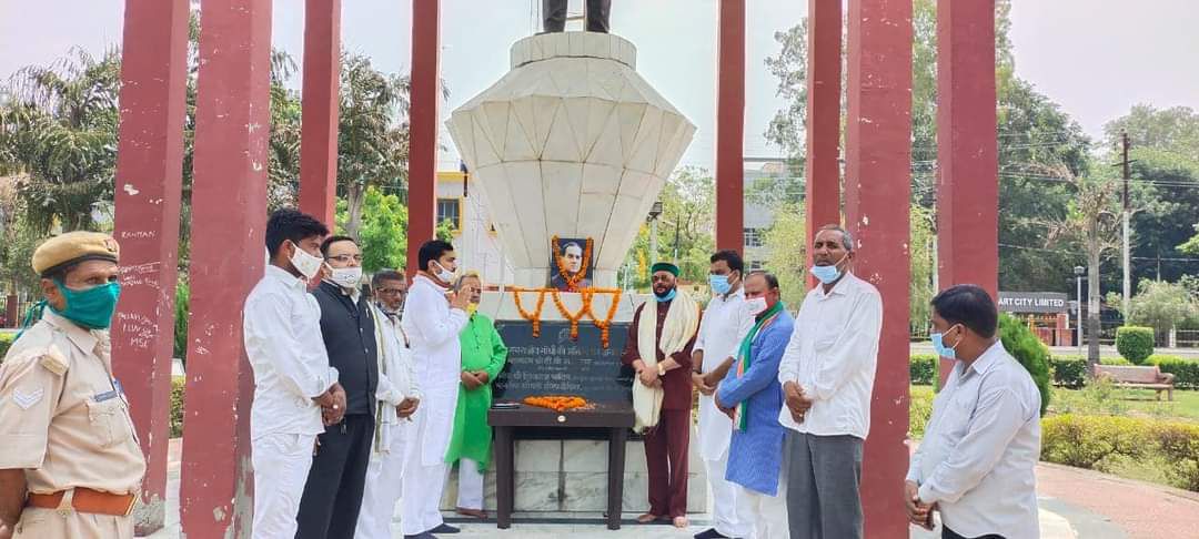 -शुक्रवार को देश के पूर्व प्रधानमंत्री एवं संचार क्रांति के जनक स्व. राजीव गांधी के 22वें शहादत दिवस