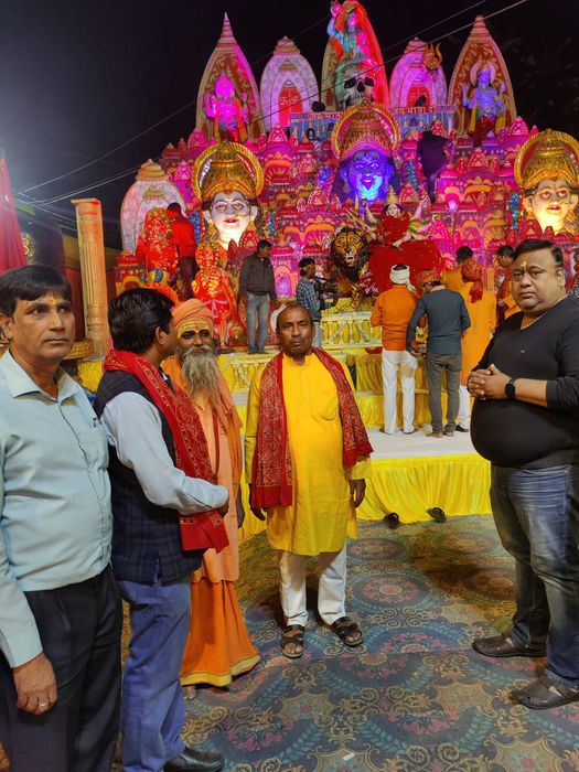 -"या देवी सर्वभूतेषु शक्तिरूपेण संस्थितानमस्तस्यै नमस्तस्यै नमस्तस्यै नमो नम:", अर्थात जो देवी सब प्