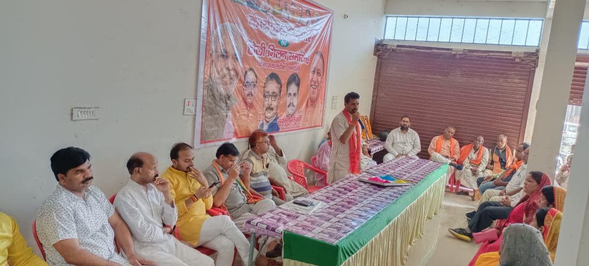 -आज विधानसभा सकलडीहा में स्थित केंद्रीय कार्यालय पर होली मिलन समारोह का आयोजन किया गया, जिसमें बड़ी स