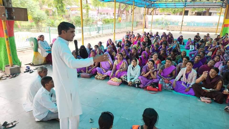 -मध्य प्रदेश के मंदसौर जिले में दशपुर कुंज में आशा, उषा कार्यकर्ताओं की अनिश्चितकालीन हड़ताल लगातार 