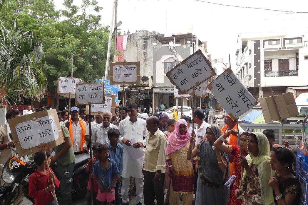 -आज पूर्व विधानसभा प्रत्याशी श्यामलाल जोकचंद ने मल्हारगढ़ विधानसभा क्षेत्र के अयोध्या बस्ती में गरीब