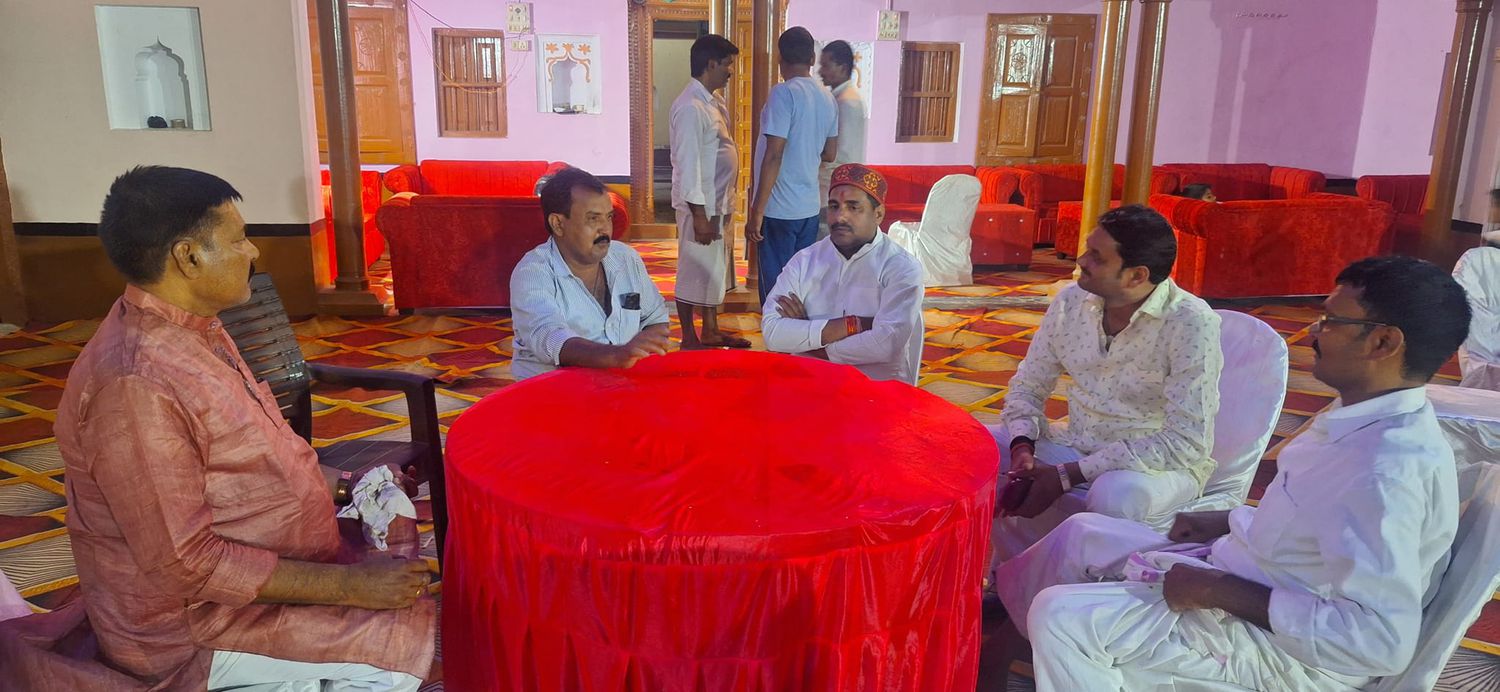 -सकलड़ीहा विधानसभा क्षेत्र में इन दिनों देवी दुर्गा के पावन उत्सव नवरात्रि की धूम है और क्षेत्र के लो