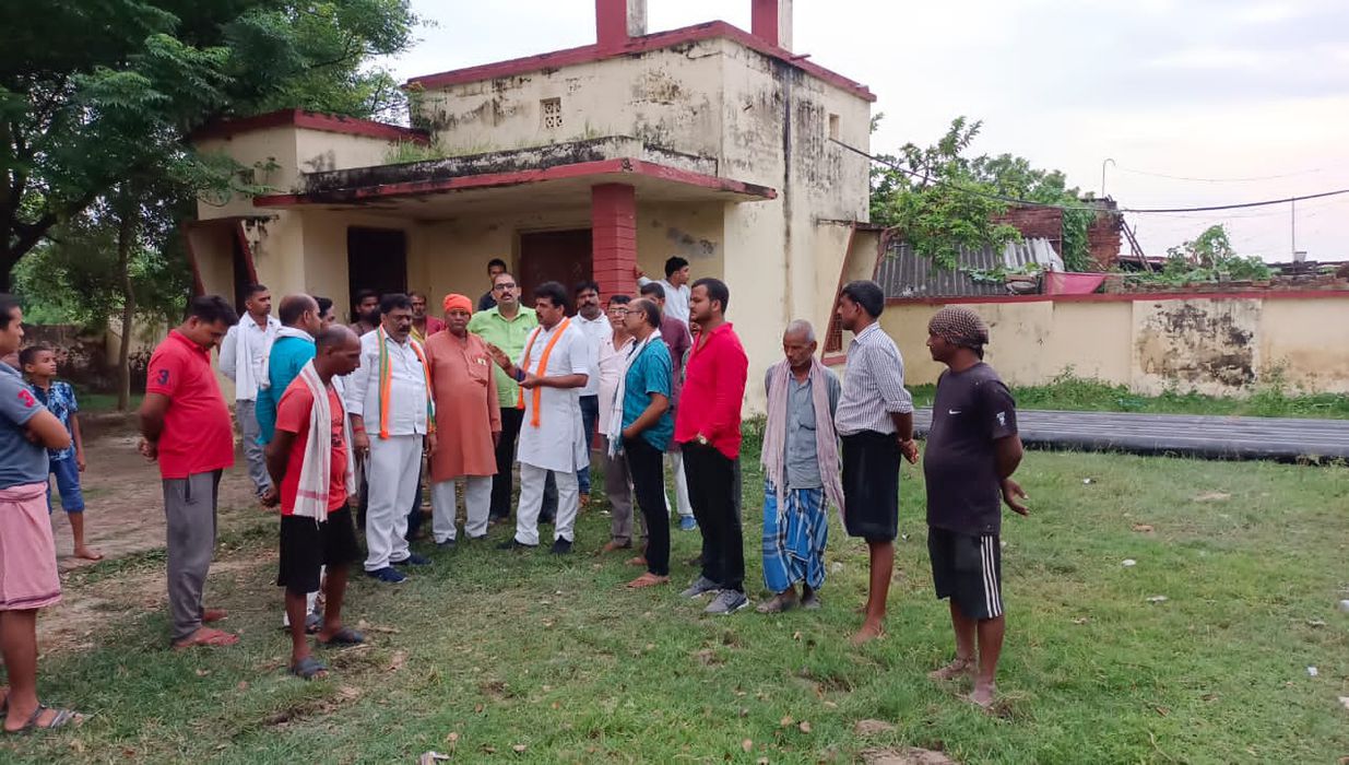 -सकलडीहा के स्थानीय कस्बे टिमिलपुर में पेयजल की समस्या के स्थायी समाधान के लिए केन्द्रीय मंत्री जी क