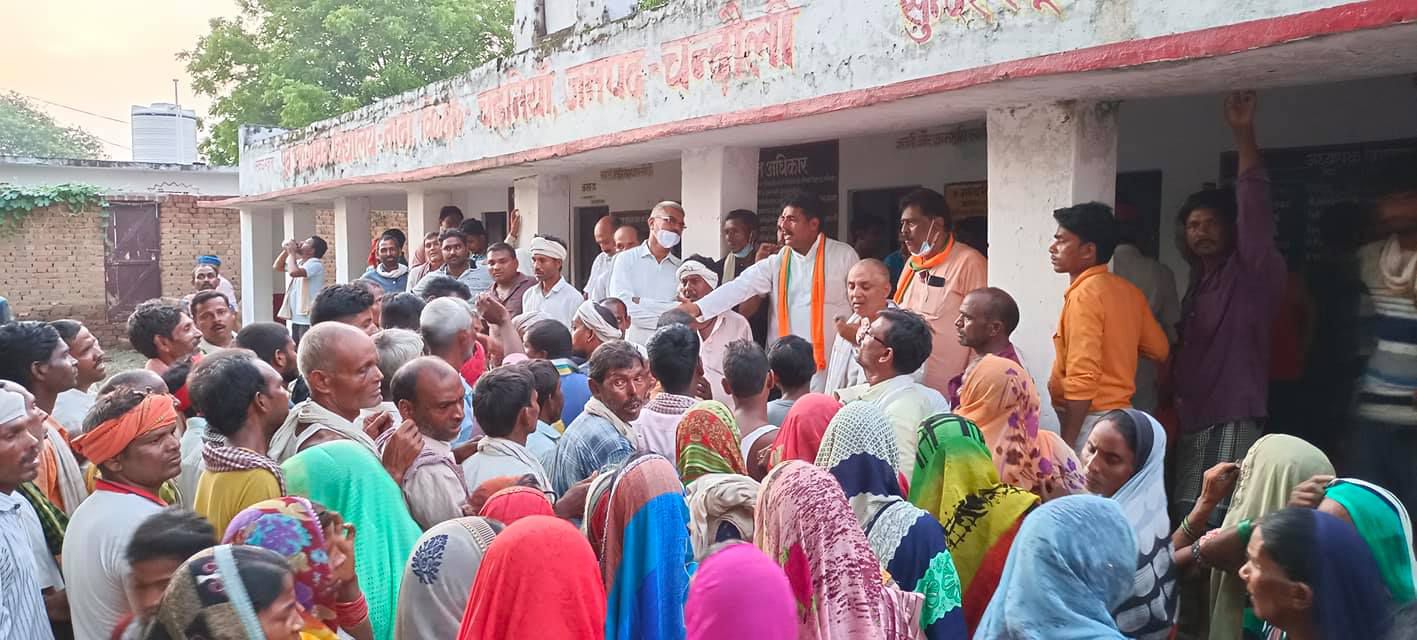 -बीते पाँच वर्षों से अपने अथक प्रयासों व ईमानदारी के साथ सकलडीहा विधानसभा से जनप्रिय नेता सूर्यमुनि 