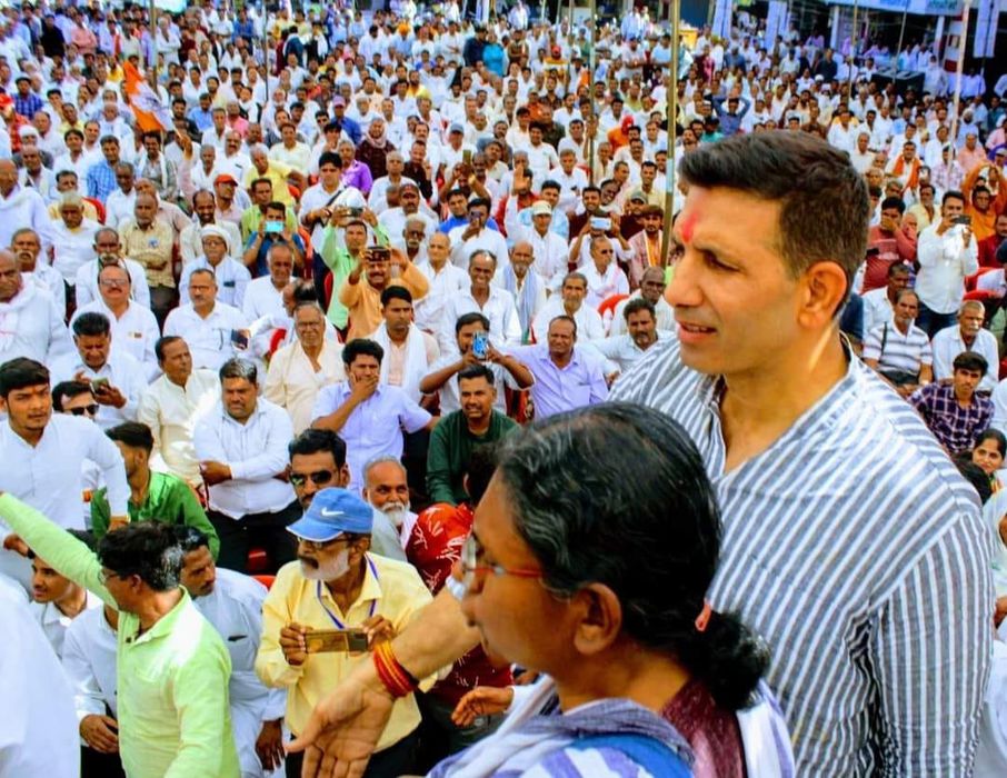 -ग्रामीण काँग्रेस मंदसौर के द्वारा फसलों के समर्थन मूल्य में वृद्धि करने एवं ओलावृष्टि से प्रभावित क