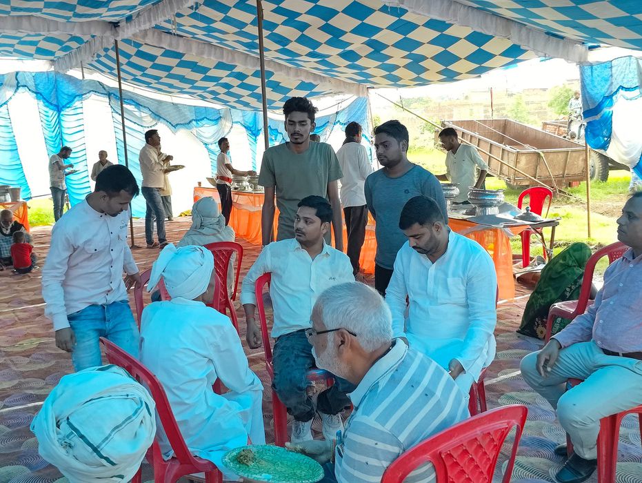 -मोकारी गांव के अंतर्गत अपने प्रिय मित्र रवि पटेल के दादा जी स्वर्गीय सूर्यवृति सिंह के श्राद्ध कर्म