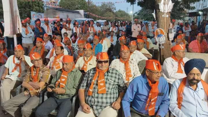 -"लोगों के मन में एक ही बात है,बार-बार बनेगी भाजपा की सरकार।"