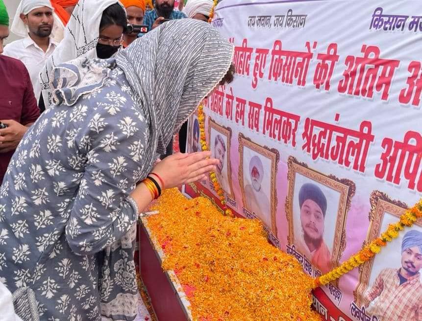 -उत्तर प्रदेश के लखीमपुर में हुई हिंसा के अंतर्गत शहीद हुए किसानों एवं पत्रकार रमन कश्यप को श्रद्धां