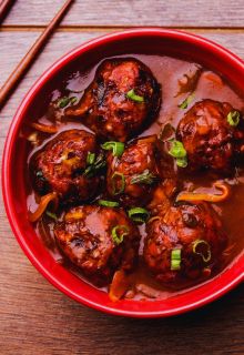 Chicken Momos Chilli Garlic Gravy