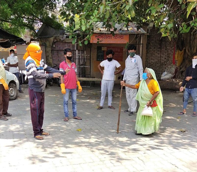  - हास्य-रूदन में, तूफ़ानों में, अगर असंख्यक बलिदानों में,,