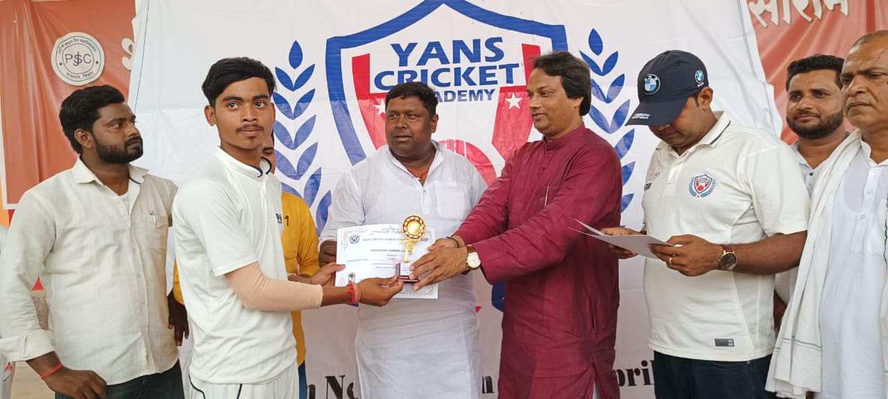 -सासाराम जिले के अन्तर्गत आज एसपी जैन कॉलेज ग्राउन्ड में जिला क्रिकेट संघ रोहतास द्वारा प्रमाणित यंस