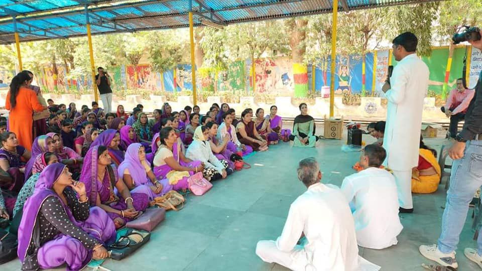 -मध्य प्रदेश के मंदसौर जिले में दशपुर कुंज में आशा, उषा कार्यकर्ताओं की अनिश्चितकालीन हड़ताल लगातार 