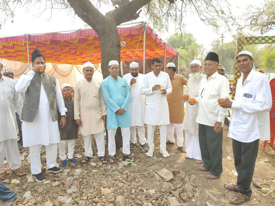 -मध्य प्रदेश के मंदसौर जिले में धूमधाम से ईद-उल-फ़ितर का पर्व मनाया गया, संप्रदाय के स्थानीय निवासियो