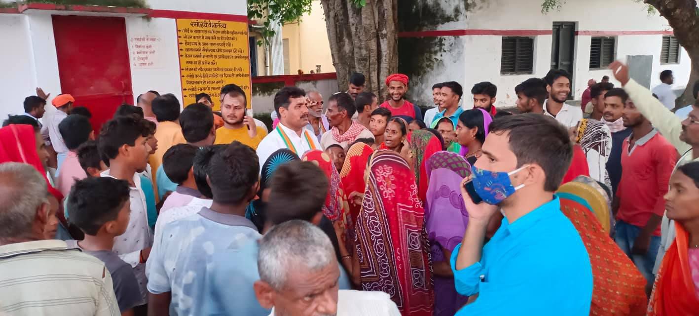 -बीते पाँच वर्षों से अपने अथक प्रयासों व ईमानदारी के साथ सकलडीहा विधानसभा से जनप्रिय नेता सूर्यमुनि 