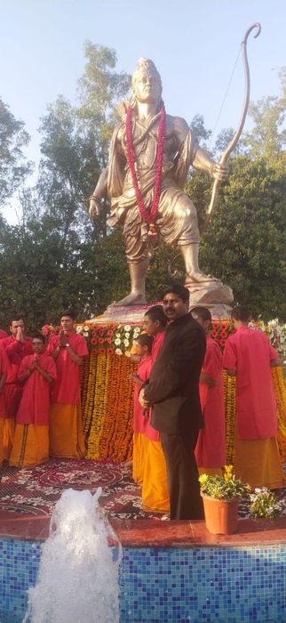 -आज उत्तर प्रदेश के यशस्वी मुख्यमंत्री मा योगी जी और रक्षा मंत्री आदरणीय राजनाथ सिंह जी के द्वारा लख