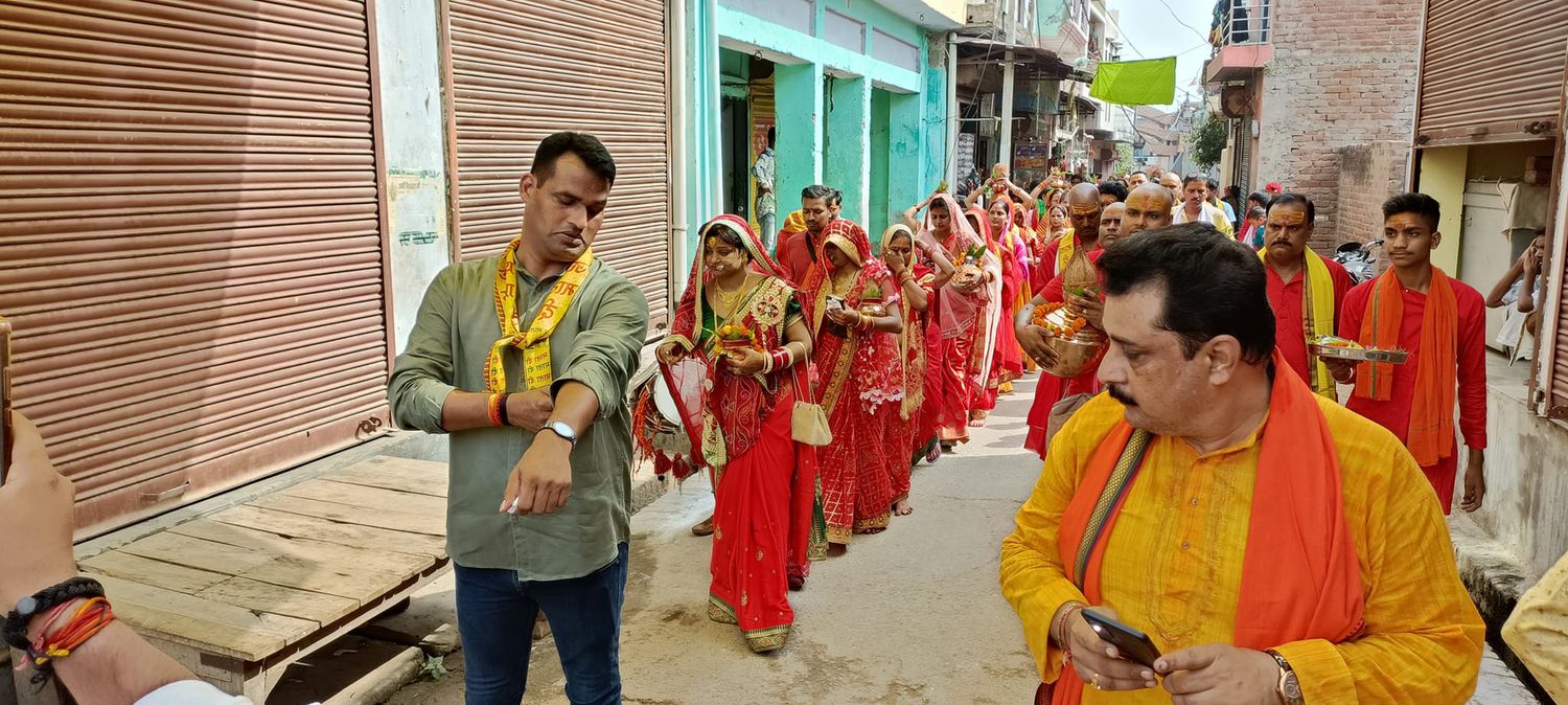 -आज गोसाईंगंज नगर के चतुर्भुजी माता मंदिर प्रांगण में नगर पंचायत अध्यक्ष श्री निखिल मिश्रा सहित समस्