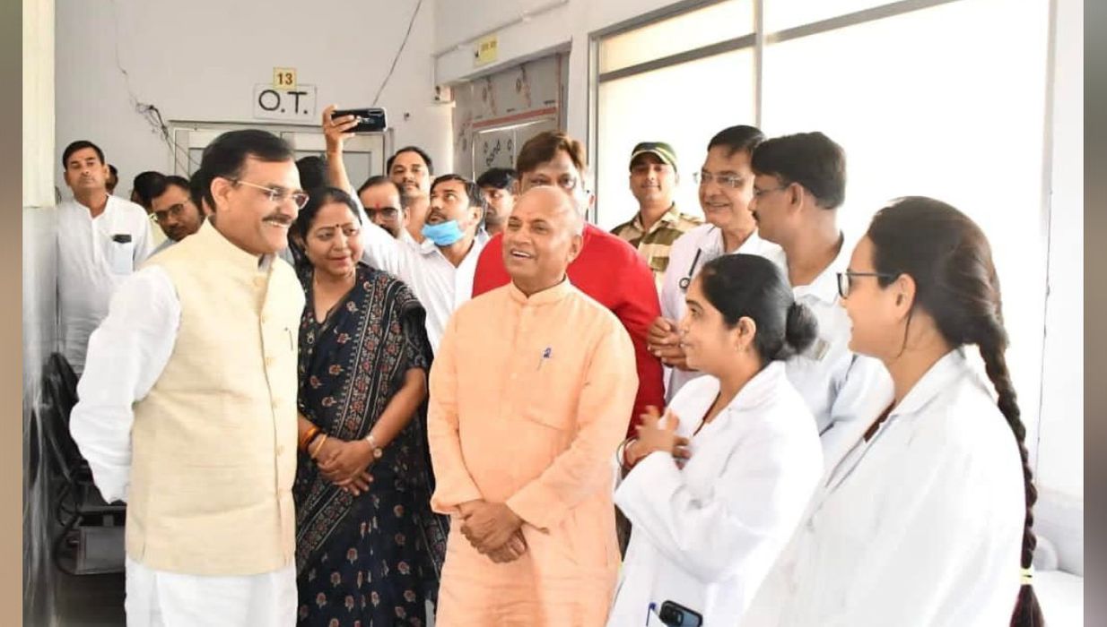 -मध्य प्रदेश आगमन पर केंद्रीय इस्पात मंत्री श्री आरसीपी सिंह ने आज सामुदायिक स्वास्थ्य केंद्र, खजुरा