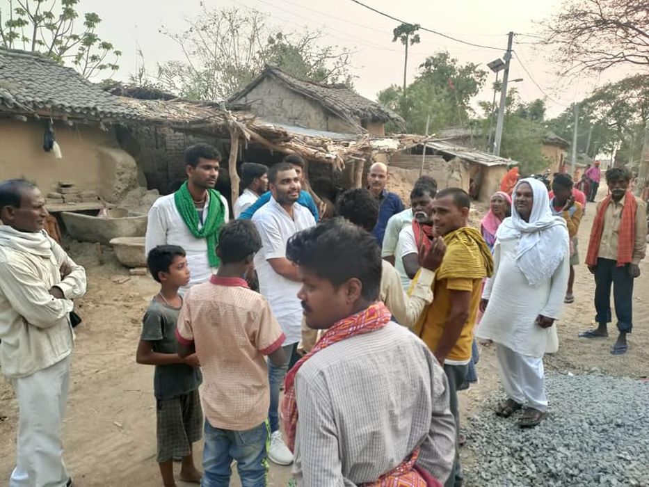 -भभुआ प्रखंड के जागेबराव पंचायत क्षेत्र के अंतर्गत खुर्माबाद गाँव में एक गरीब व्यक्ति महेश राम के घर