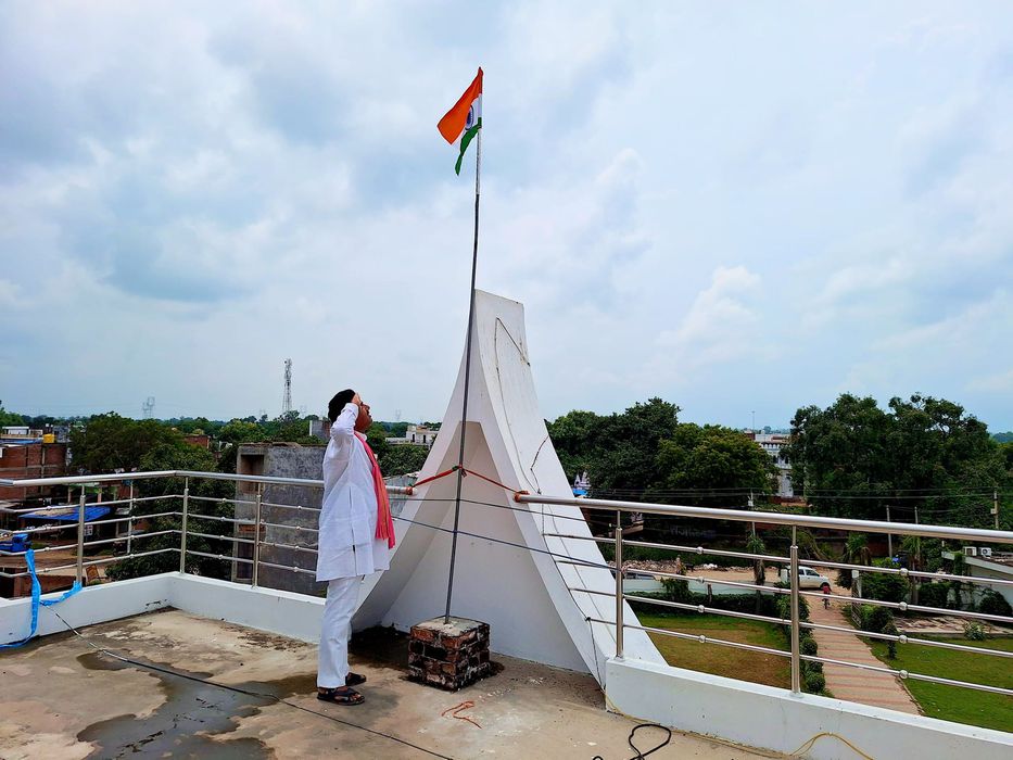 -देश की एकता और सम्मान का प्रतीक तिरंगा हर भारतवासी का गर्व और गौरव है। इसी भावना को जीवंत करते हुए,