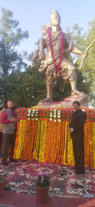 -आज उत्तर प्रदेश के यशस्वी मुख्यमंत्री मा योगी जी और रक्षा मंत्री आदरणीय राजनाथ सिंह जी के द्वारा लख
