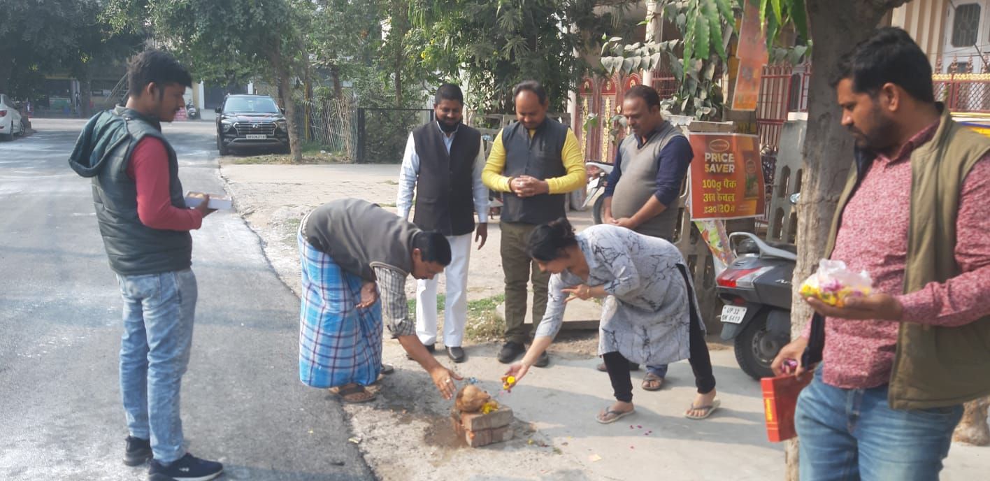 -विकास के वादे के साथ मैथिलीशरण गुप्त वार्ड में पार्षद दिलीप श्रीवास्तव सड़क विकास की सौगात जनता को द