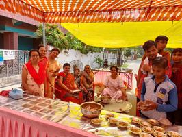 चतुर्थ बड़े मंगल पर आयोजित हुए भंडारे, लोगों ने ग्रहण किया प्रसाद