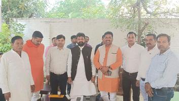 सूर्यमुनी तिवारी - राज्यमंत्री माननीय श्री दयाशंकर मिश्र "दयालु" जी से हुई स्नेहिल मुलाकात