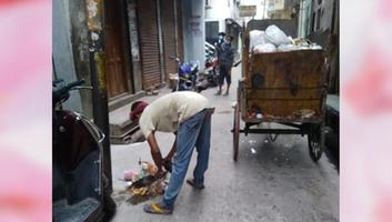 स्वच्छता ही सेवा - मौलवीगंज वार्ड में बारिश से पूर्व चलाया जा रहा विशेष सफाई अभियान