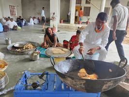 आवरी माता जी के मंदिर में ग्रहण किया प्रसाद