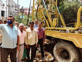 पेयजल समस्याओं से निस्तारण के लिए वार्ड के बी ब्लॉक इंदिरानगर में पार्षद ने कराई ट्यूबवेल की व्यवस्था