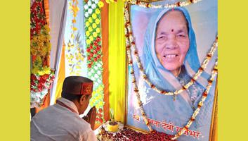सूर्यमुनि तिवारी - सुभासपा प्रमुख ओम प्रकाश राजभर की माता जी का निधन, अर्पित की श्रद्धांजलि