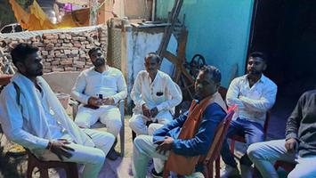 भभुआ के विभिन्न क्षेत्रों में पहुंचे जिला पार्षद विकास सिंह, विवाह कार्यक्रमों में की शिरकत