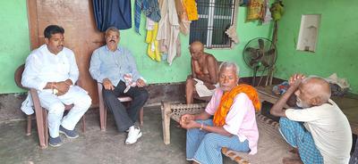 सकलडीहा और पीडीडीयू क्षेत्र में श्री सूर्यमुनि तिवारी ने निभाया शोक संवेदना का दायित्व