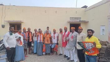 सूर्यमुनि तिवारी- चंदौली लोकसभा में अलग अलग ग्रामसभाओं में पहुंचकर भाजपा प्रत्याशी के पक्ष में भारी मतों से मतदान की अपील की