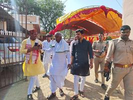 चंदौली के विभिन्न विधानसभा क्षेत्रों में शुभ कार्यक्रमों में पहुंचे सूर्यमुनि तिवारी