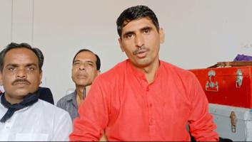 क्या किसानों के खून से सने शिवराज चौहान के हाथ ज्योतिरादित्य सिंधिया ने डेटॉल से धुलवा दिए हैं?