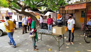 दिलीप श्रीवास्तव - अक्षय तृतीया के पवन पर्व पर नमो किचन के अंतर्गत हुआ भोजन का वितरण