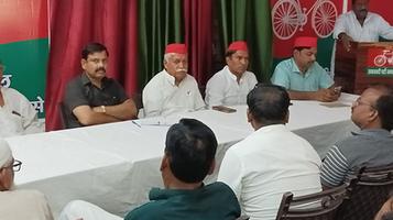 फर्रुखाबाद स्थित समाजवादी पार्टी जिला कार्यालय पर आयोजित हुआ सदस्यता कार्यक्रम