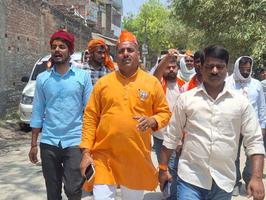 जनसम्पर्क अभियान के दौरान पहुंचे ककरही, तारापुर और जीवनपुर