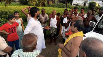 डॉ. संदीप सौरभ का शोकाकुल परिवारों से मिलकर ढांढस, प्रशासन से मुआवज़े की मांग