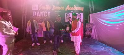 आयुष्मान कार्ड वितरण एवं डांस काम्पिटिशन कार्यक्रम में उमड़ा युवाओं का सैलाब