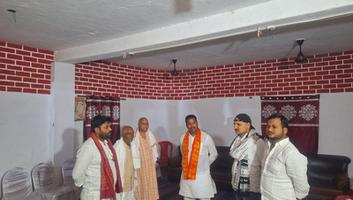 सूर्यमुनि तिवारी - विधानसभा चकिया में श्री अशोक उपाध्याय जी की माताजी के तेरहवीं संस्कार में शामिल होकर दी श्रद्धांजलि